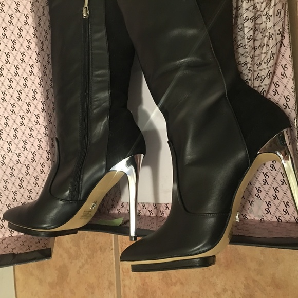 Victoria's Secret Suede Boots - Picture 5 of 8